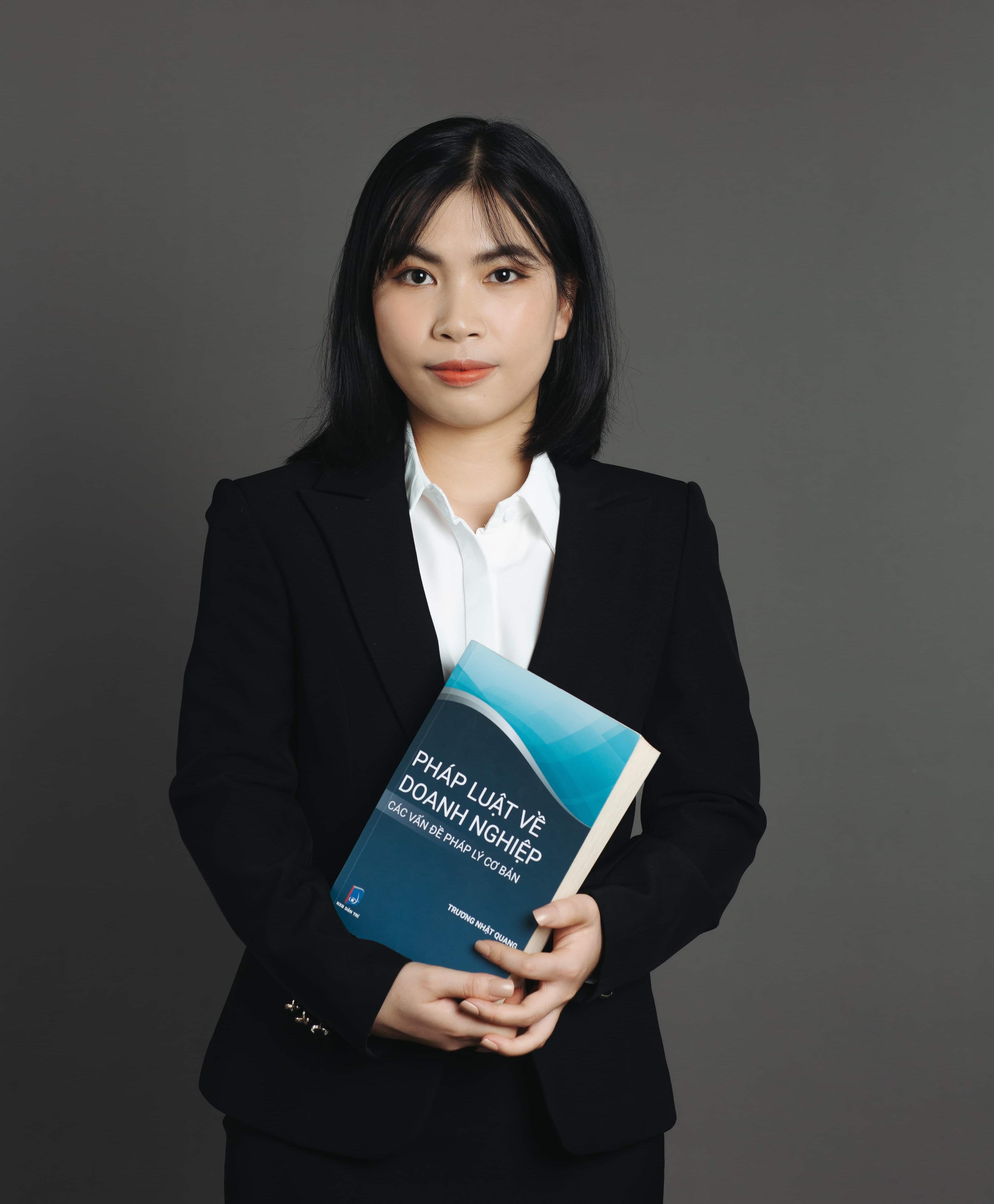 Chuyên viên pháp lý Nguyễn Thùy 